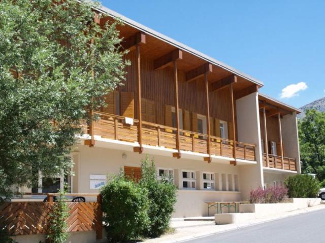 CHALET SAINTE VICTOIRE à ENCHASTRAYES (04)